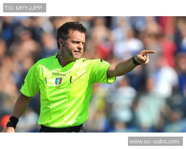 深入解析足球犯规规则与实例讲解视频助你成为裁判达人