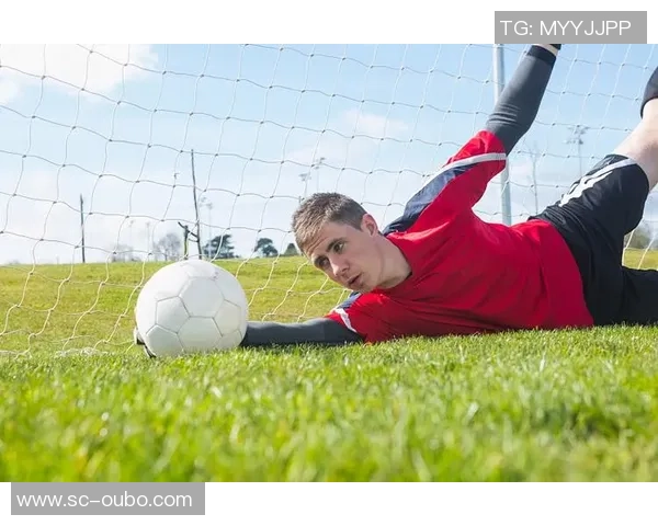 精彩足球扑救视频集锦让你领略守门员的惊人反应与技巧 精彩足球扑救视频集锦让你领略守门员的惊人反应与技巧