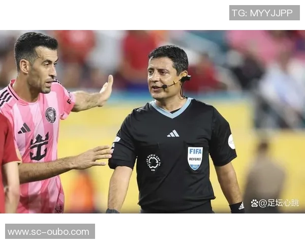 足球场上的公正守护者十大足球裁判的传奇与影响力解析